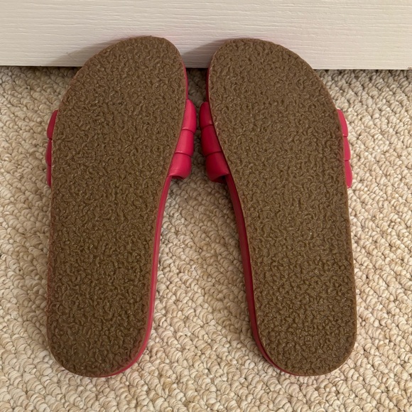 NWOT SEYCHELLES Low Key Puffy Classic Slide in Fuchsia - Picture 9 of 9